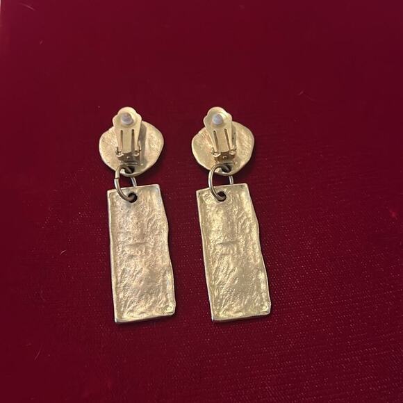 Bintage MMCMXI Signed Clip Earrings - Picture 2 of 2